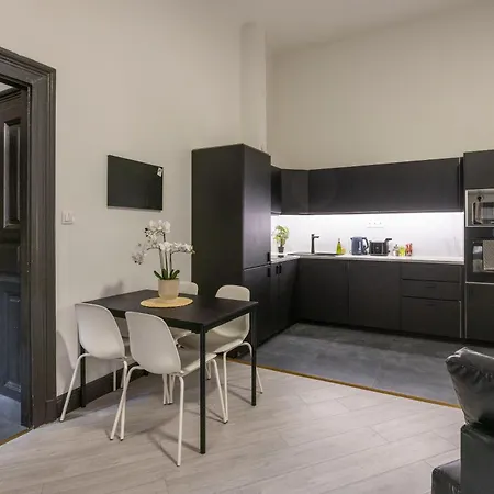 Bp Superior With 2bedrm, 2bathroom Apartment *